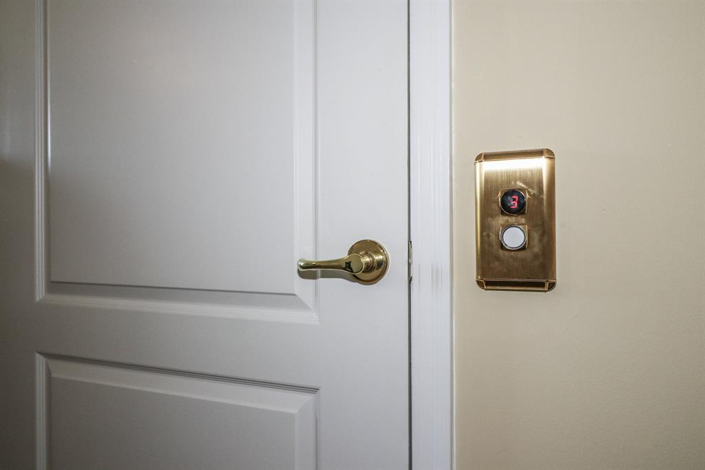 Elevator for 10019 Glensprings Pl Union, KY 41091