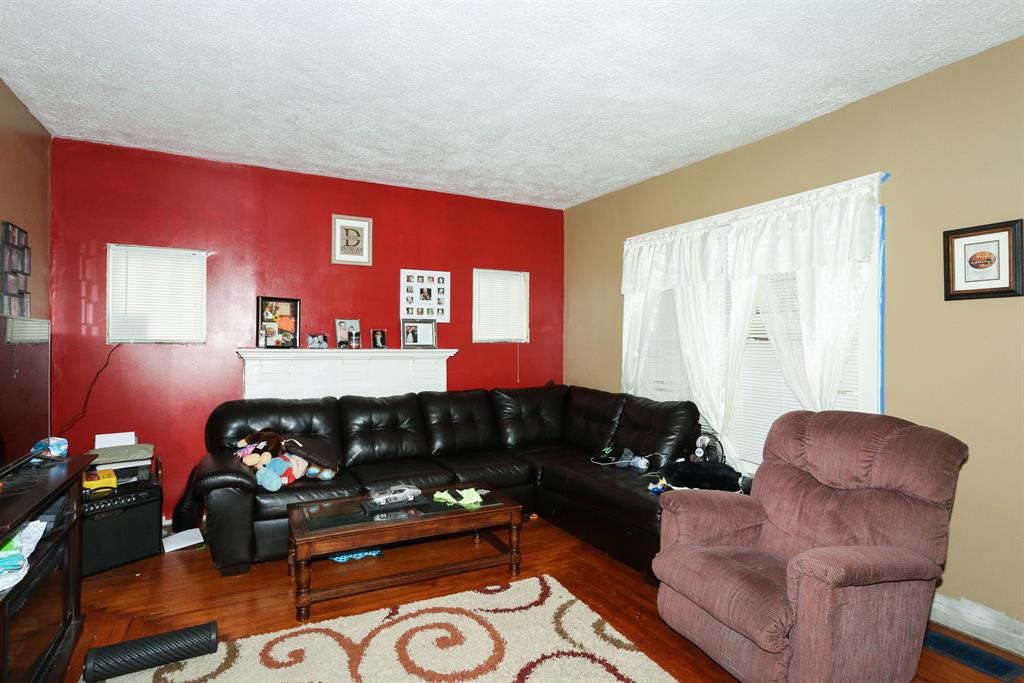 Living Room for 619 N Main St Williamstown, KY 41097