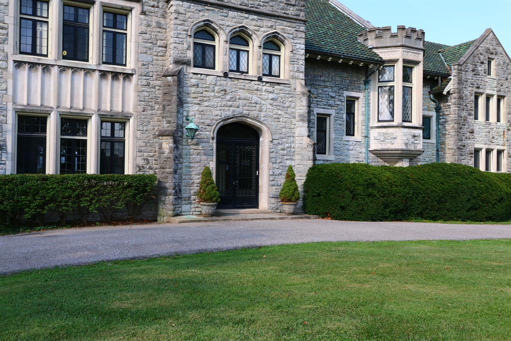 Entrance for 2581 Grandin Rd Hyde Park, OH 45208