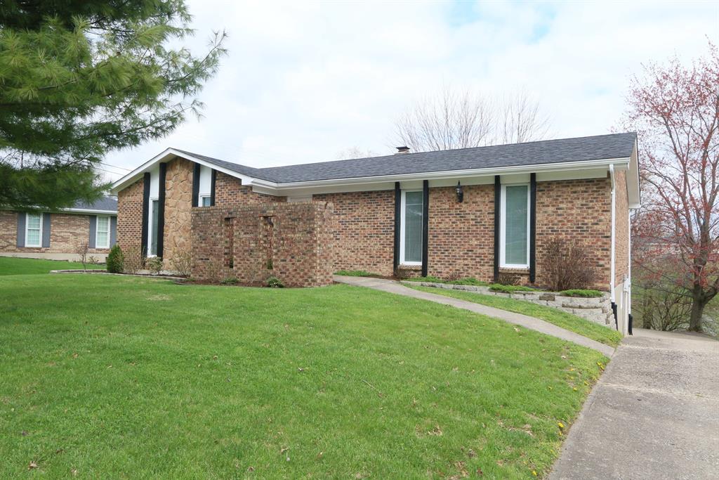 1040 Wedgewood Dr