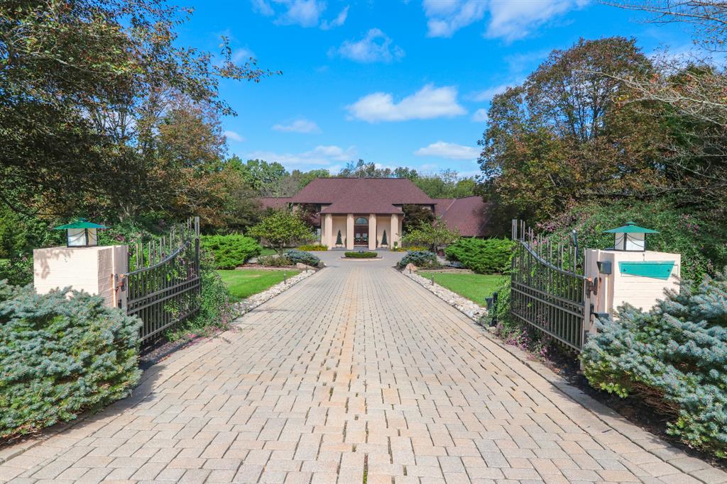 8380 Carolines Trl Indian Hill, OH