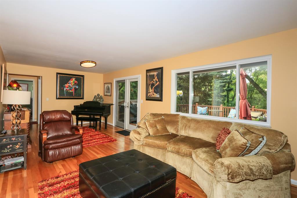 Living Room for 7927 Cooper Rd Montgomery, OH 45242