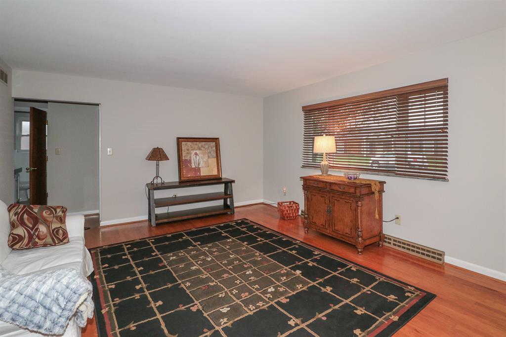 Living Room image 2 for 32 Sunset Dr Alexandria, KY 41001