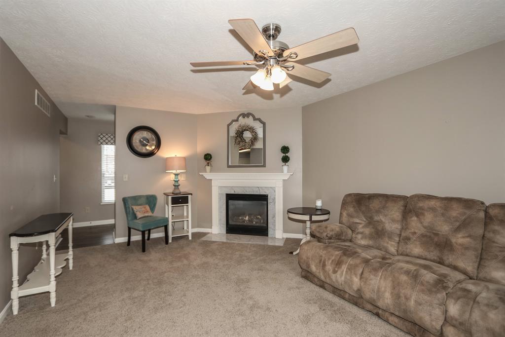 Family Room for 1135 Brookstone Dr Walton, KY 41094