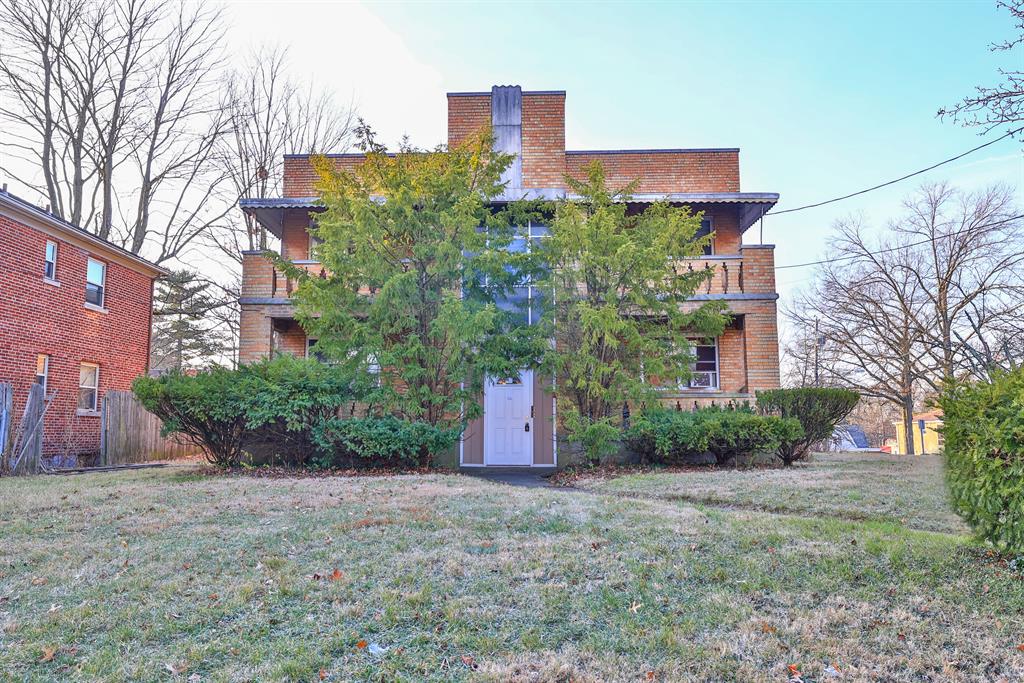 1711 Cedar Ave College Hill, OH