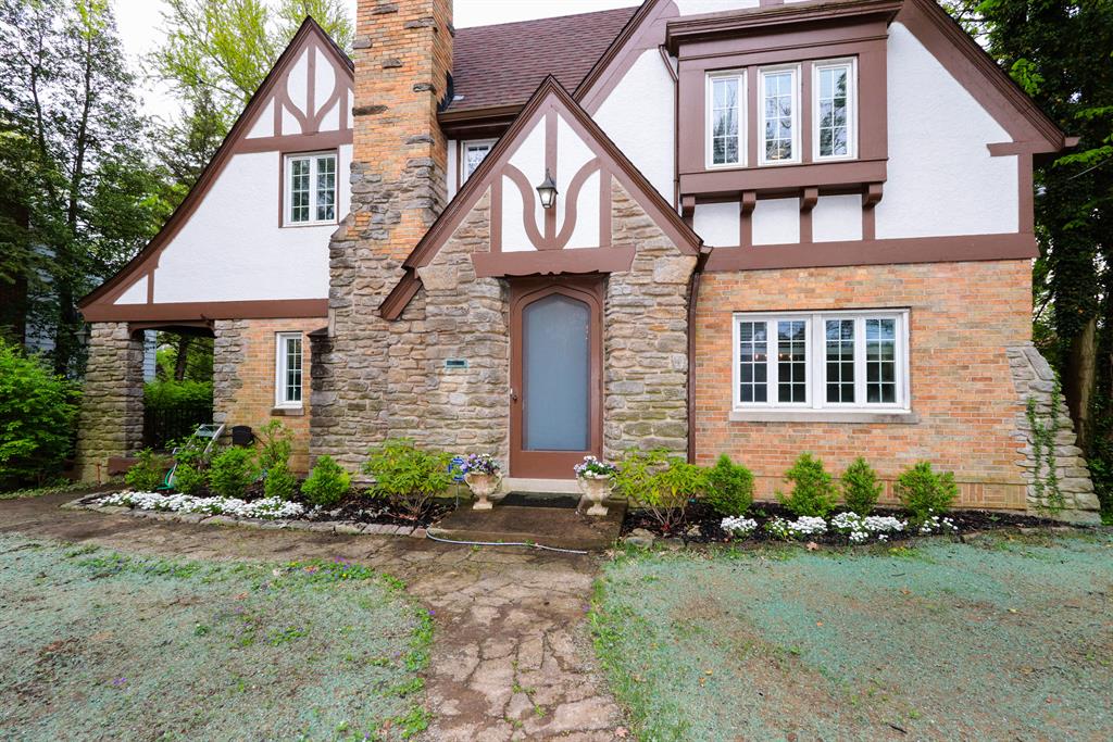 Entrance for 2631 Langdon Farm Rd Pleasant Ridge, OH 45212