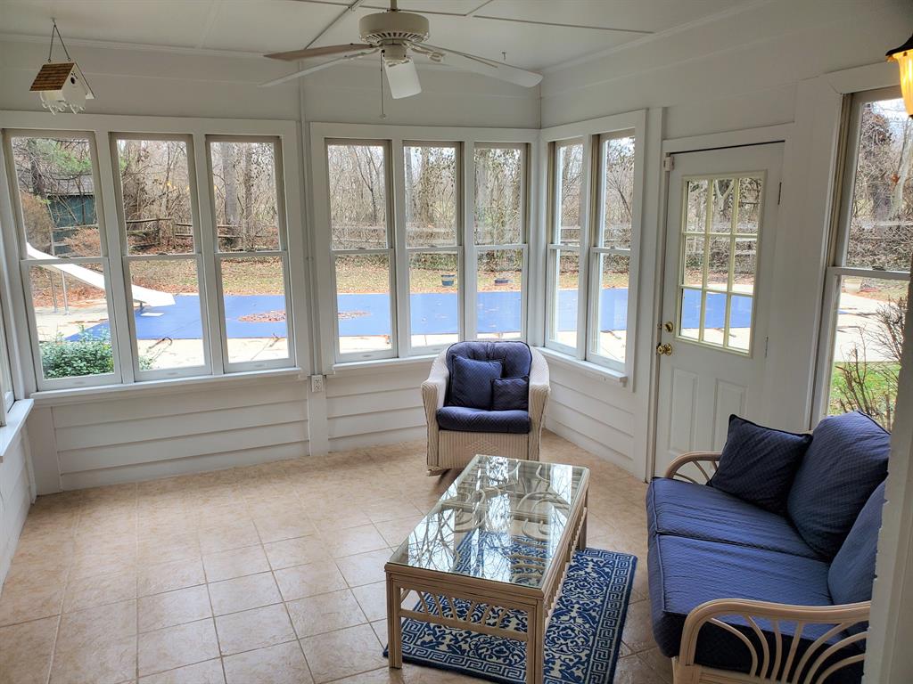 Sunroom for 12 Hetherington Ct Glendale, OH 45246