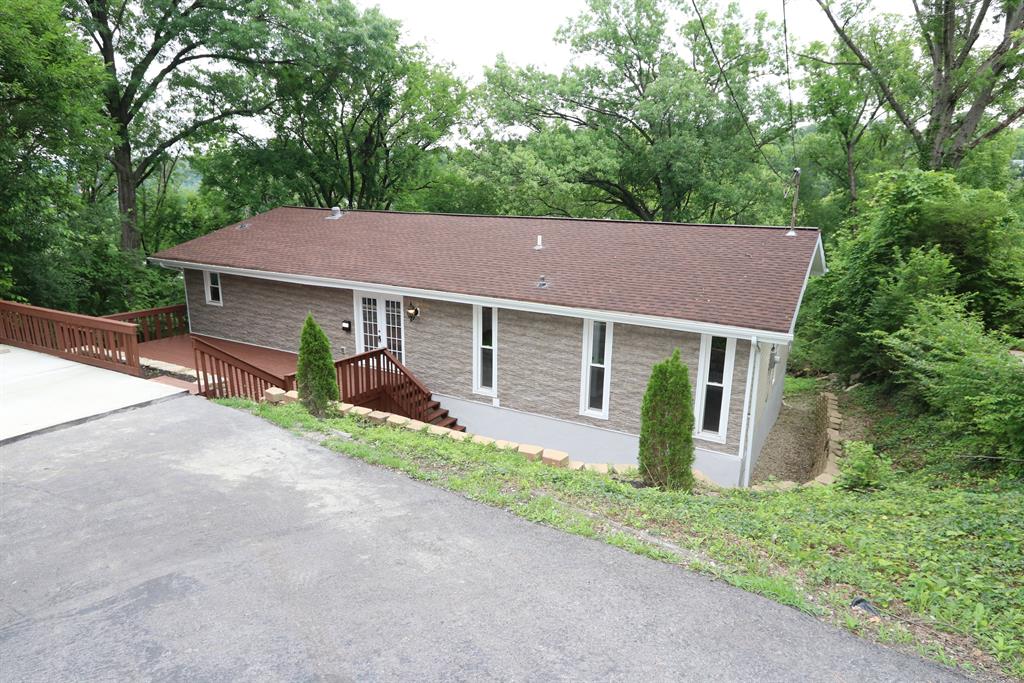 690 Berkshire Ln Clifton, OH