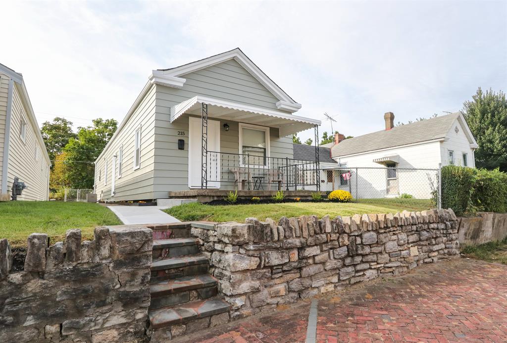 215 Oak St