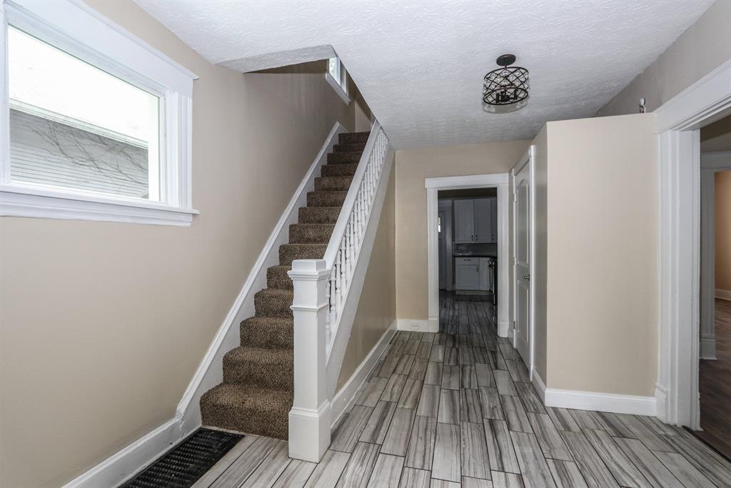 Foyer for 4116 Whetsel Ave Madisonville, OH 45227