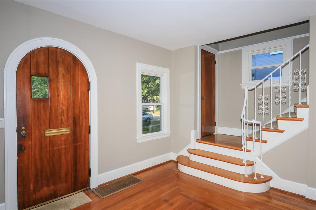 Foyer for 3832 Indianview Ave Mariemont, OH 45227
