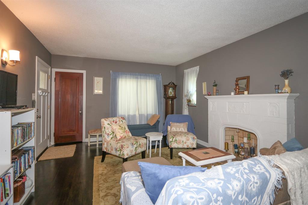 Living Room for 6385 Savannah Ave College Hill, OH 45224