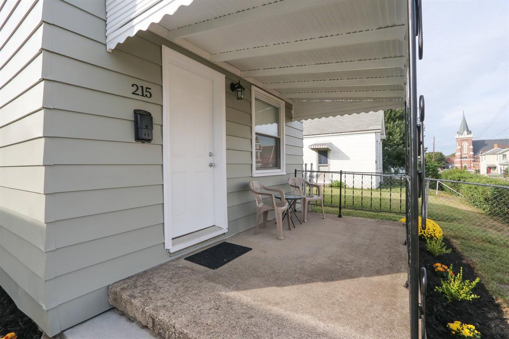 Entrance for 215 Oak St Ludlow, KY 41016