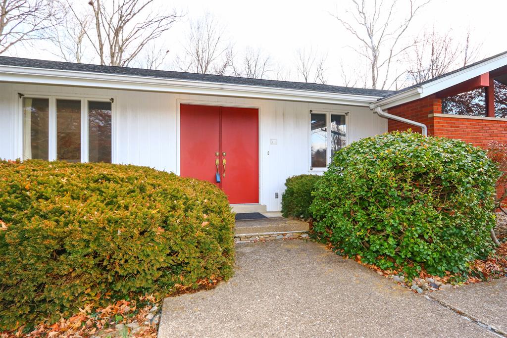 Entrance for 140 Rossmoyne Dr Crestview Hills, KY 41017