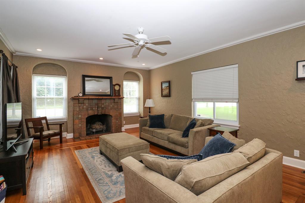 Living Room for 2819 Langdon Farm Rd Pleasant Ridge, OH 45212