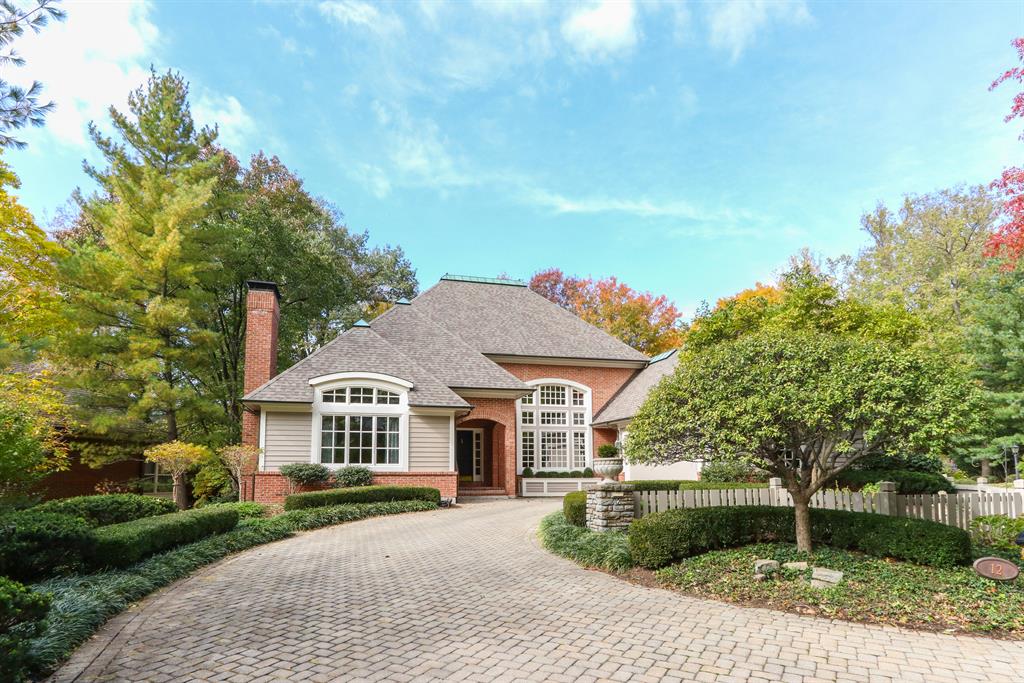 12 Hampton Ln Hyde Park, OH
