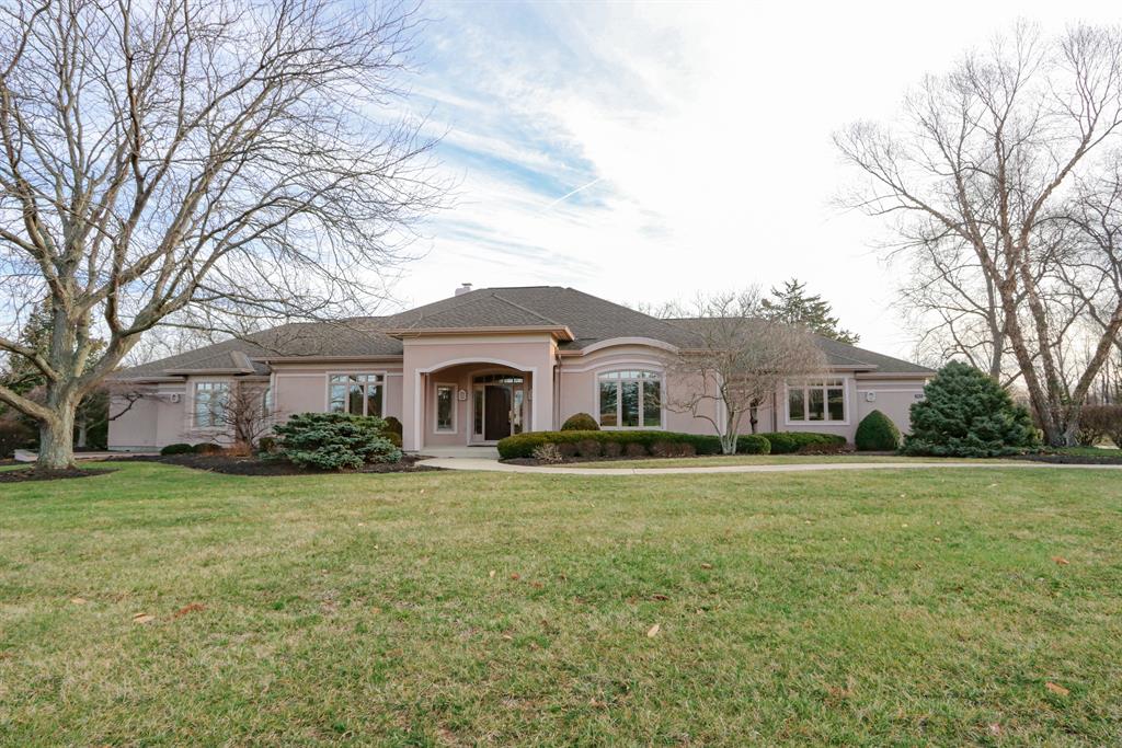 912 Clover Ln E