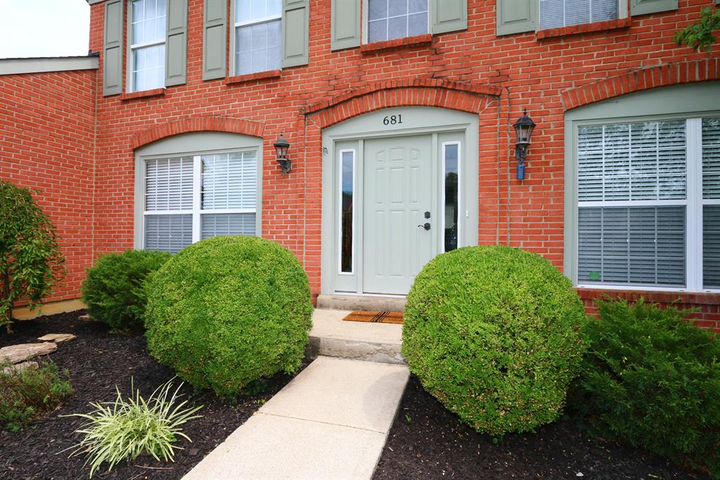 Entrance for 681 Meadow Wood Dr Crescent Springs, KY 41017