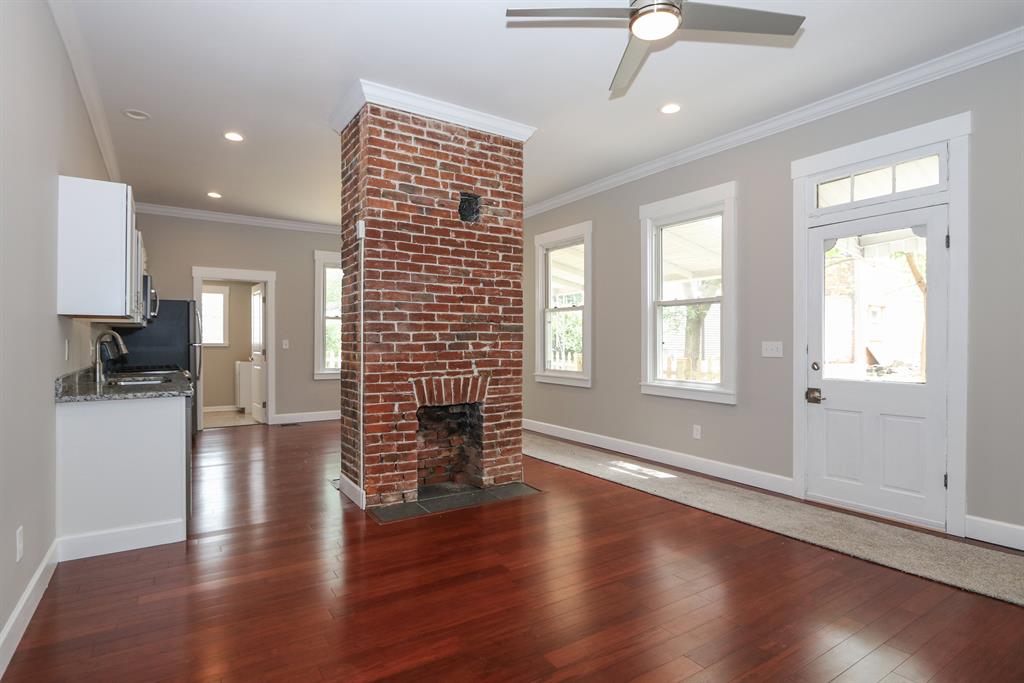 Living Room for 637 Roberts St Newport, KY 41071