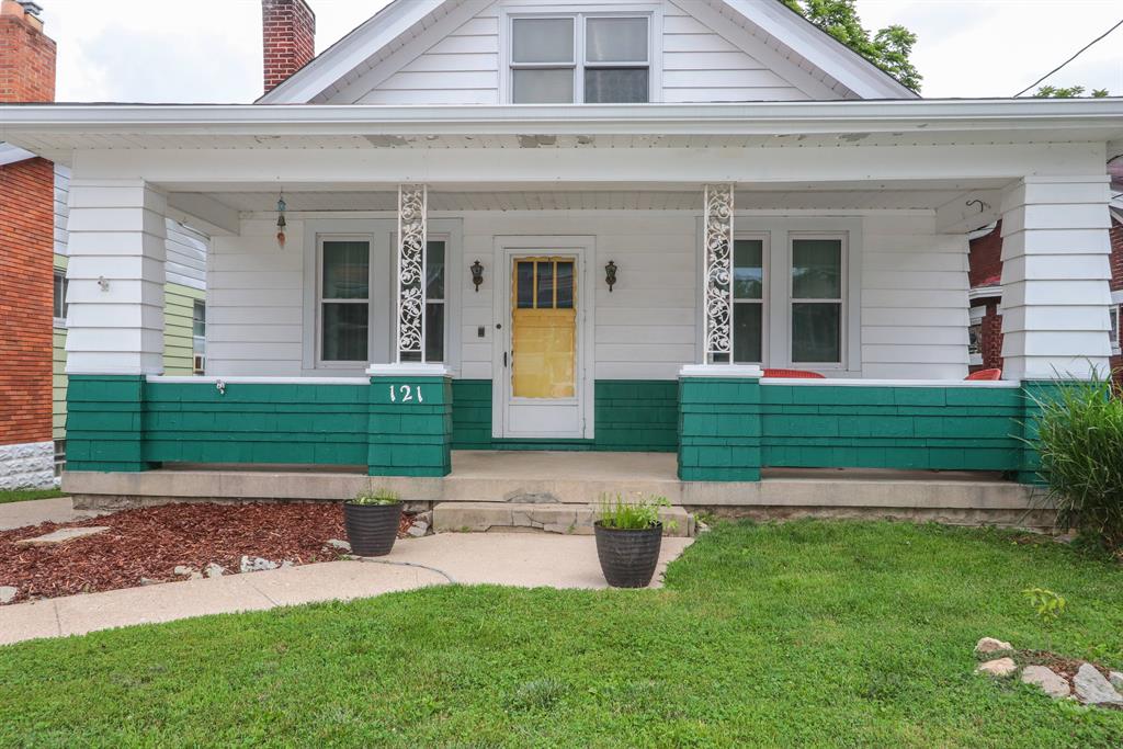 Entrance for 121 Center St Southgate, KY 41071