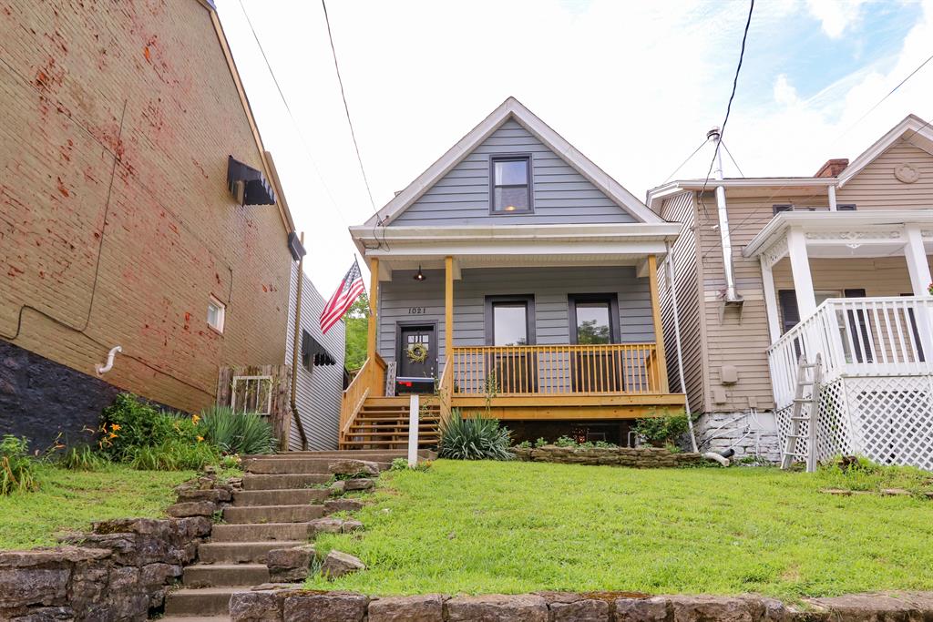 1021 John St
