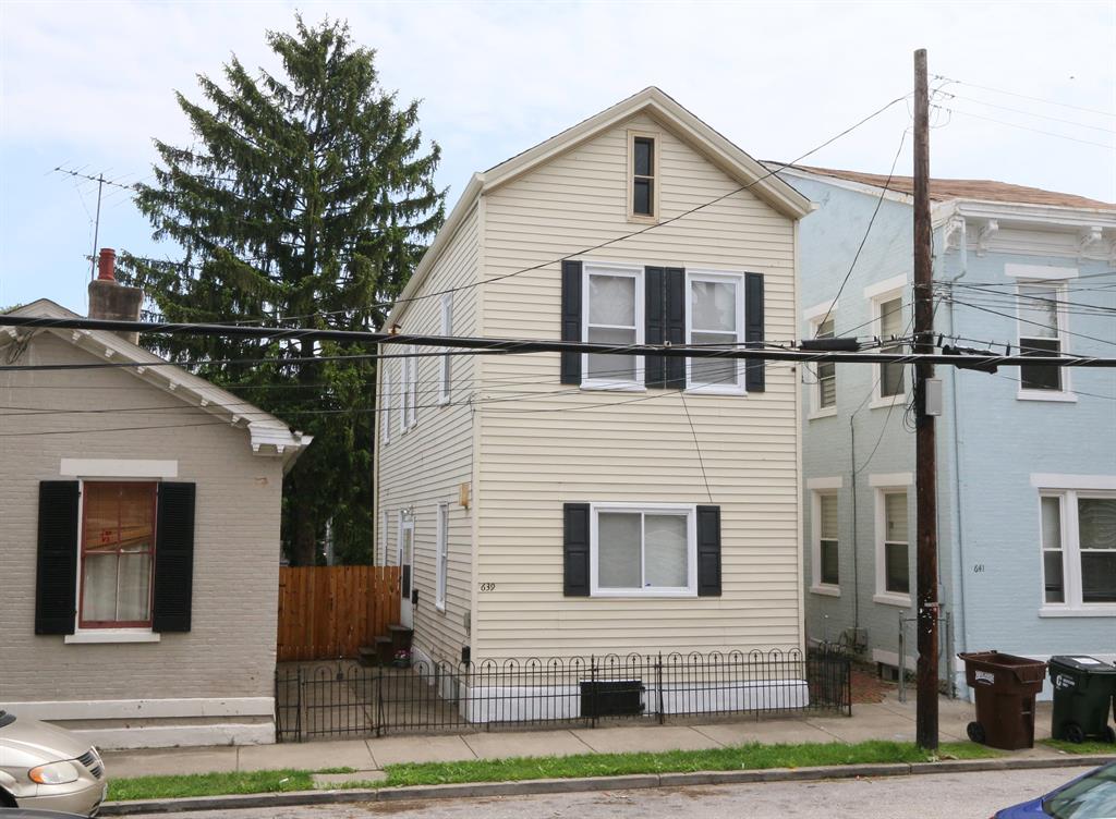 639 W 11th St