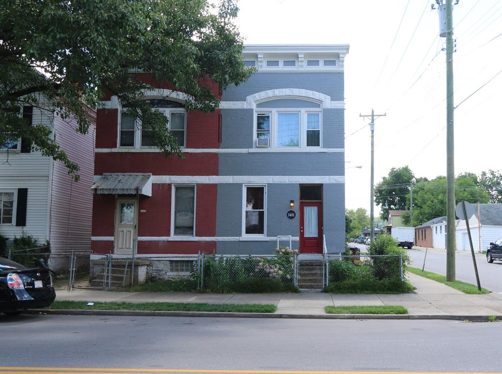 1401 Russell St