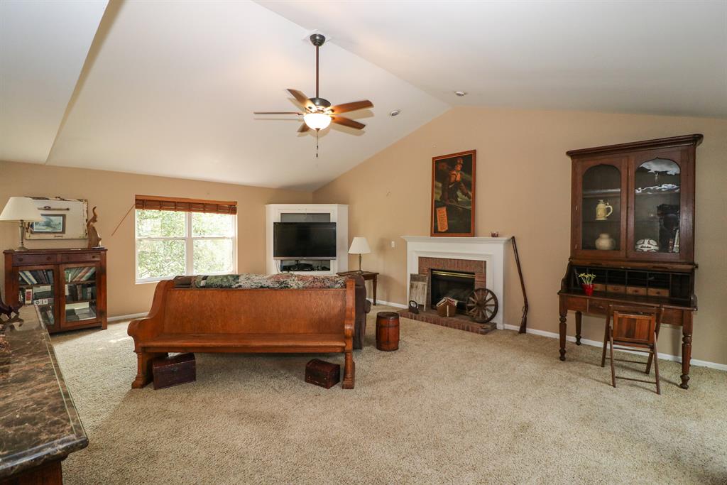 Living Room for 2600 Royal Ct Burlington, KY 41005