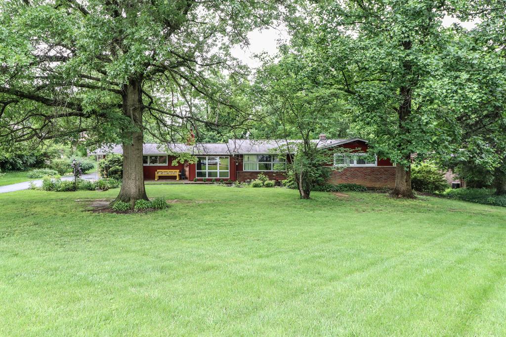 8721 Woodview Dr