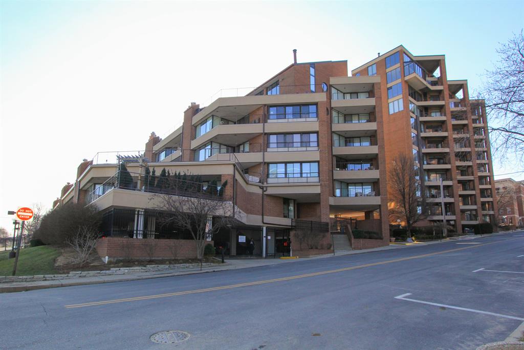 1 Riverside Pl, 402