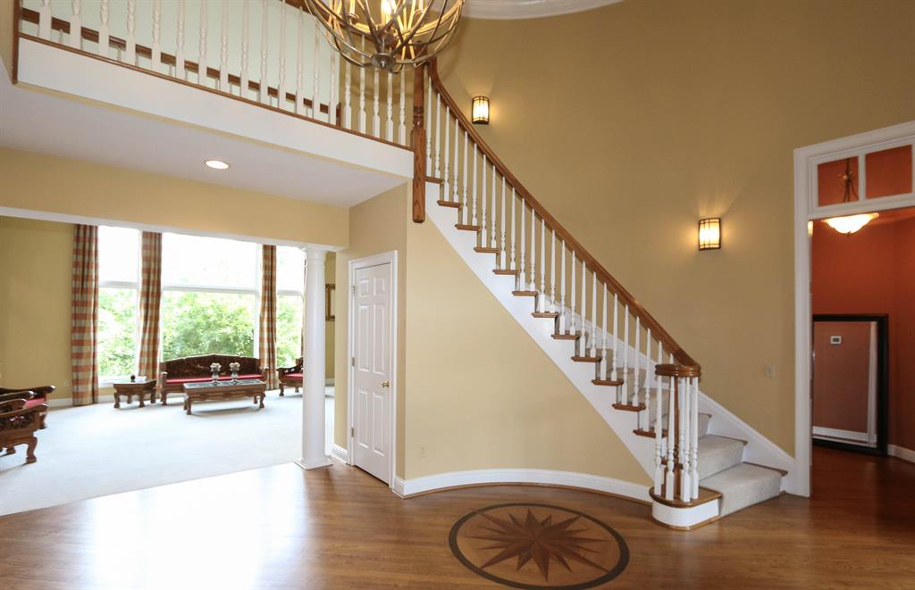 Foyer for 682 Canterbury Dr Edgewood, KY 41017
