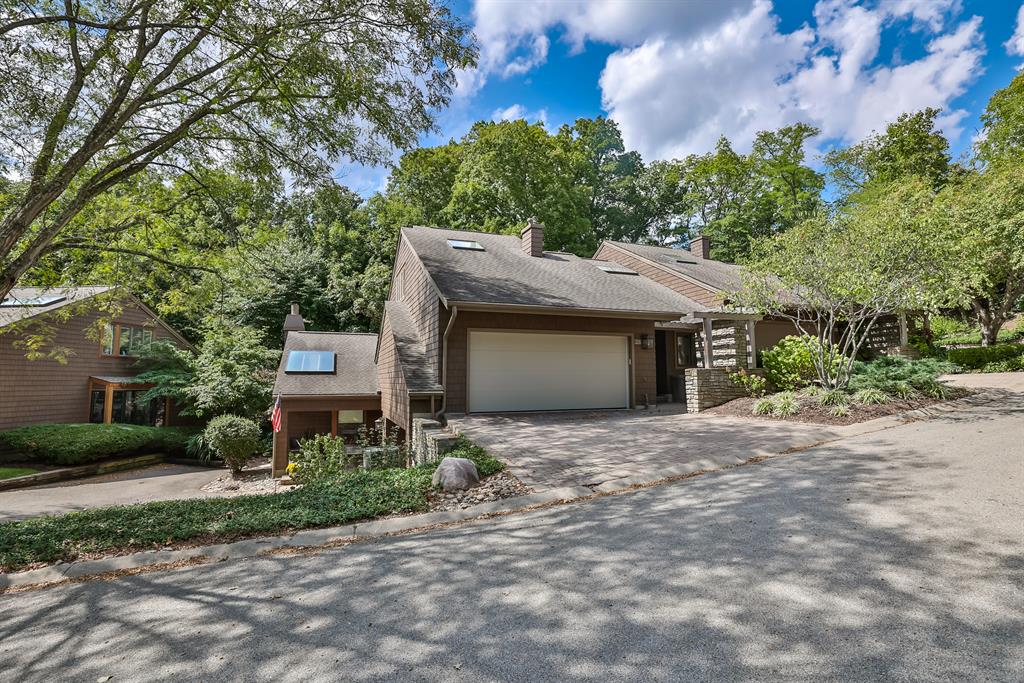 25 Spring Hill Drive Mariemont, OH
