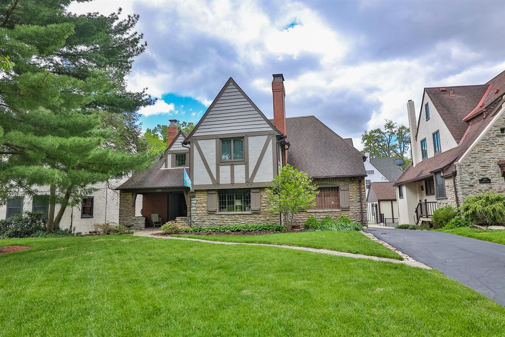 1336 Suncrest Drive Mt. Lookout, OH
