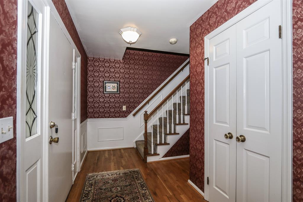 Foyer for 10038 Windzag Ln Montgomery, OH 45242