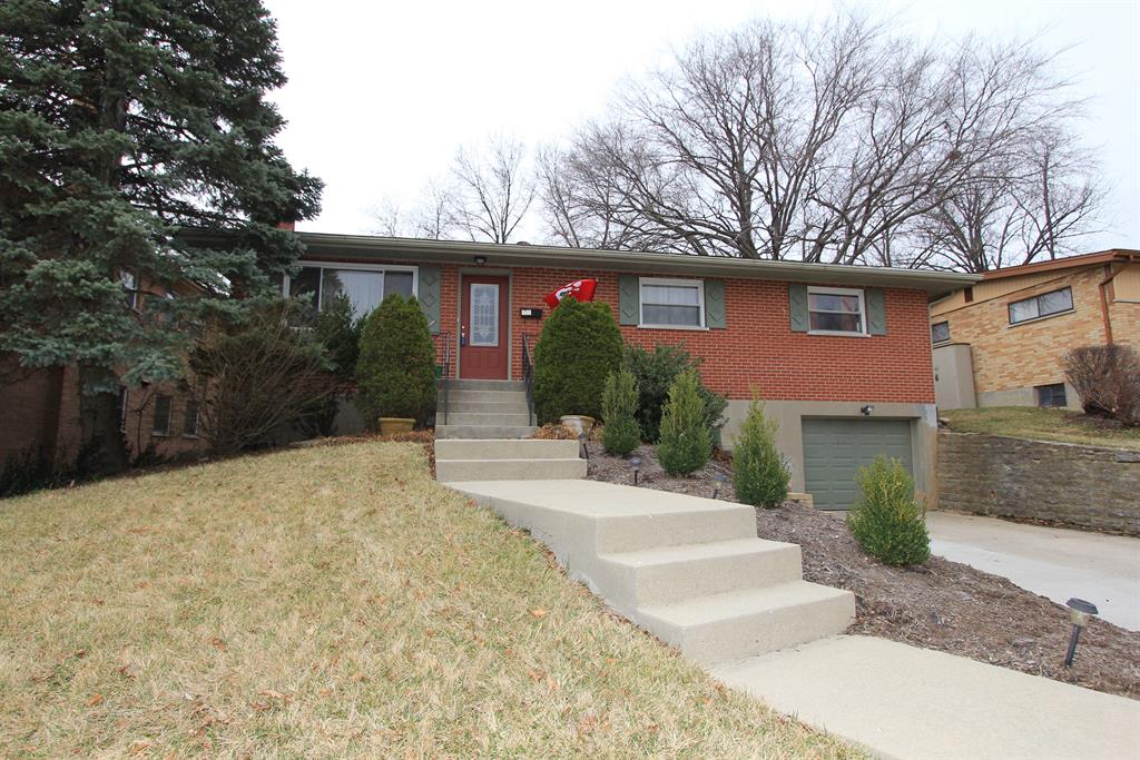 65 Thompson Ave