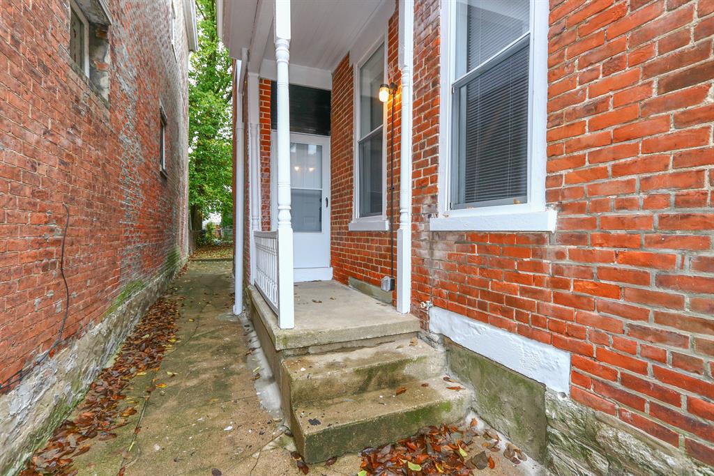 Entrance for 2011 Garrard St Covington, KY 41014