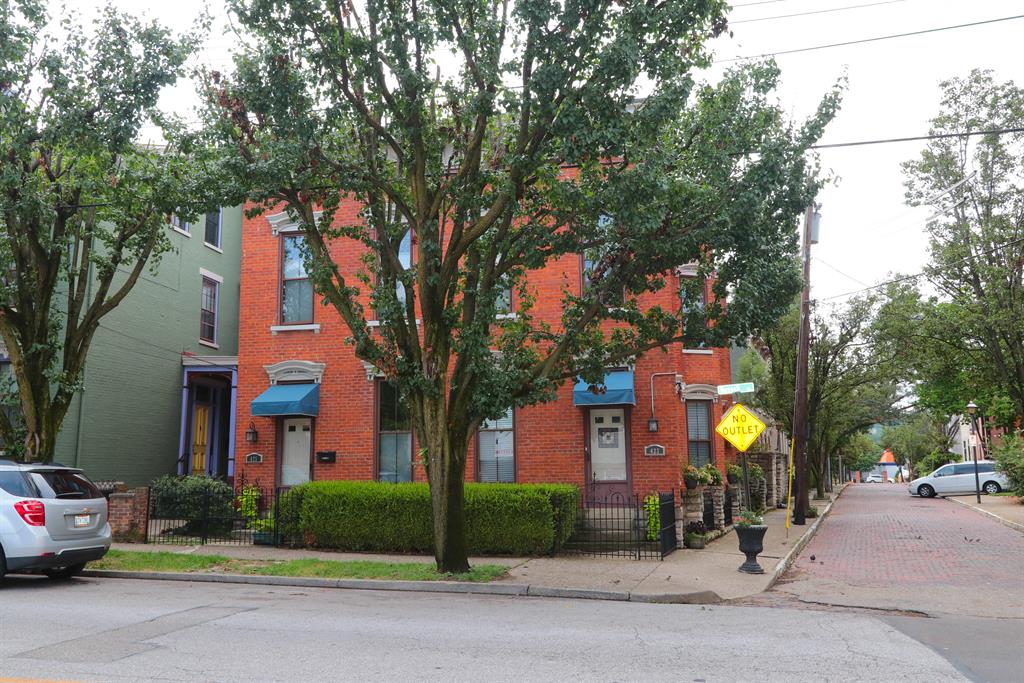 Russell St