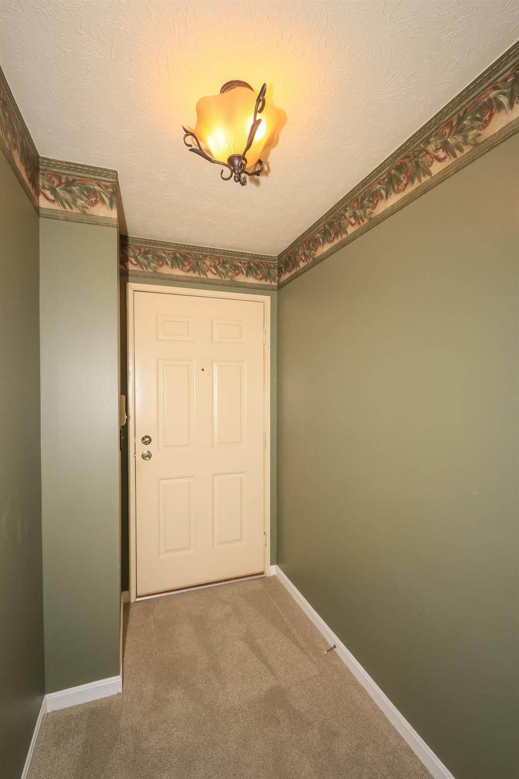 Foyer for 24 Highland Meadows Cir, 12 Highland Heights, KY 41076