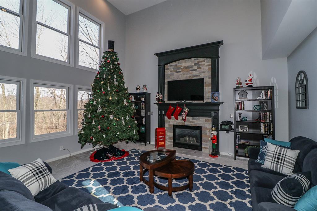 Family Room for 6984 Glen Arbor Dr Florence, KY 41042