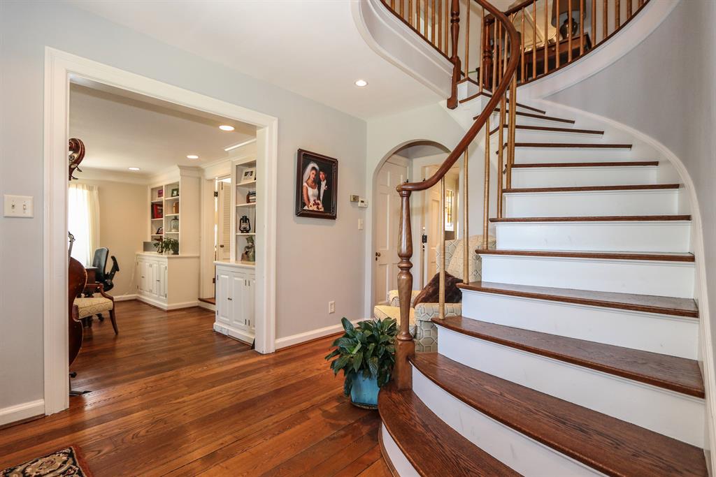 Foyer image 2 for 349 Compton Hills Dr Wyoming, OH 45215
