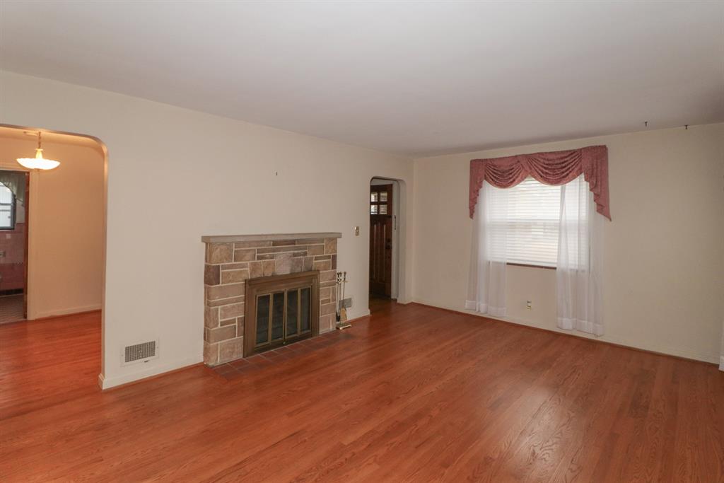 Living Room image 2 for 47 Euclid Ave Wyoming, OH 45215