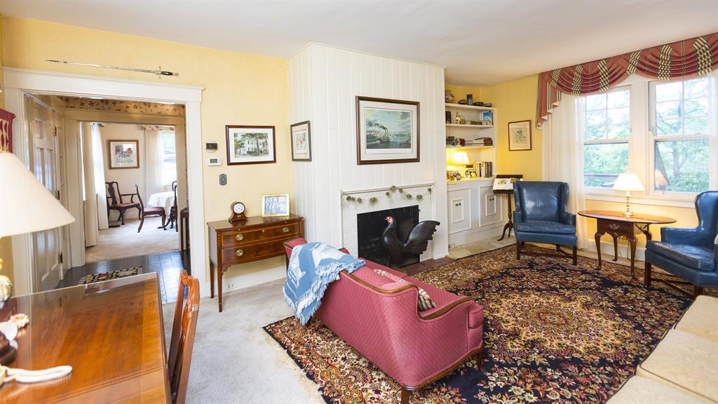 Living Room for 407 Miami Ave Terrace Park, OH 45174