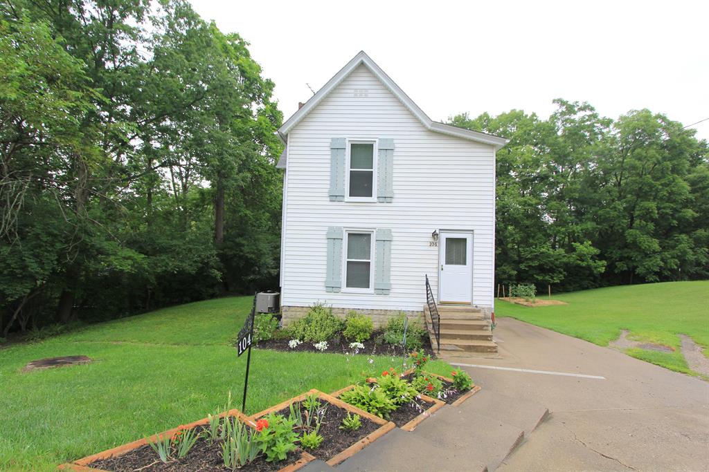 104 Grand Ave