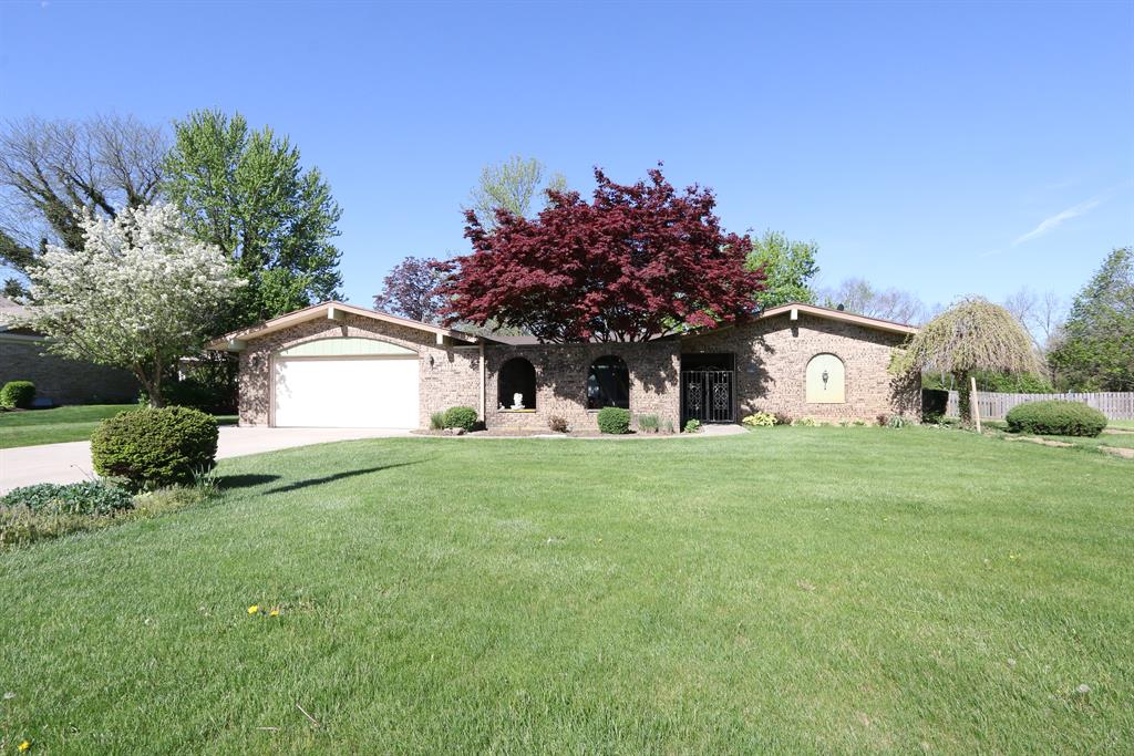 6830 Curtwood Dr Tipp City, OH