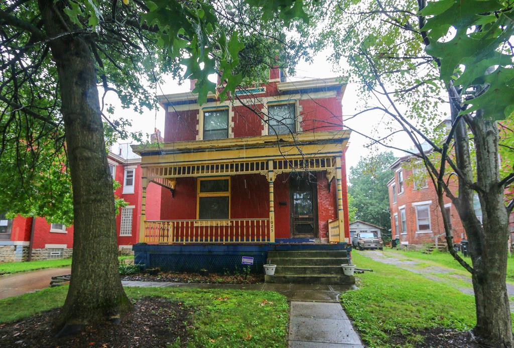 1025 Academy Ave