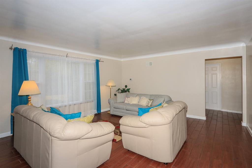 Living Room for 2101 Ronaldson Ave Mt. Washington, OH 45230