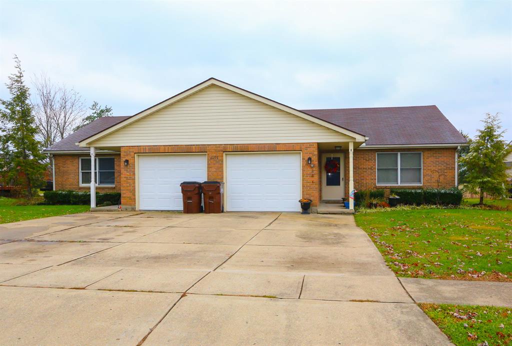 1098 Hunters Run Dr Lebanon, OH
