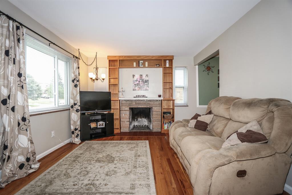 Living Room for 8459 Wexford Ave Dillonvale, OH 45236