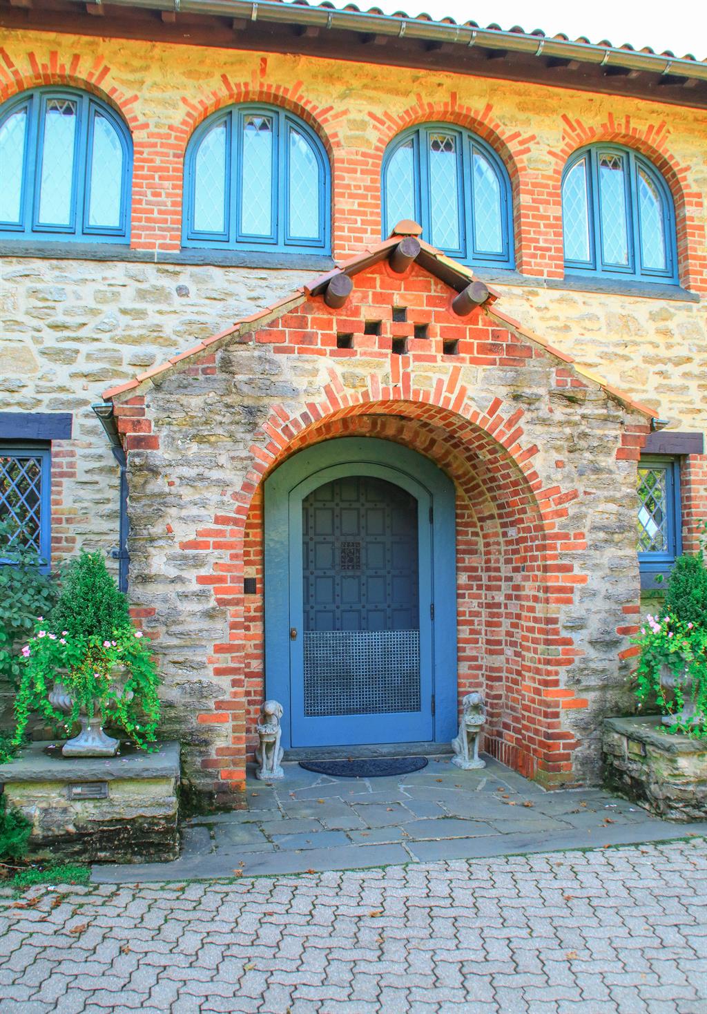 Entrance for 10 Grandin Ln Hyde Park, OH 45208