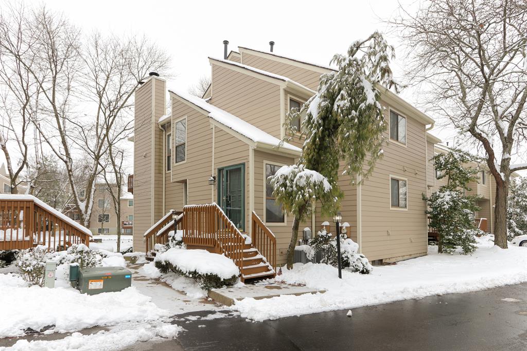 9462 Hunters Creek Dr Blue Ash, OH